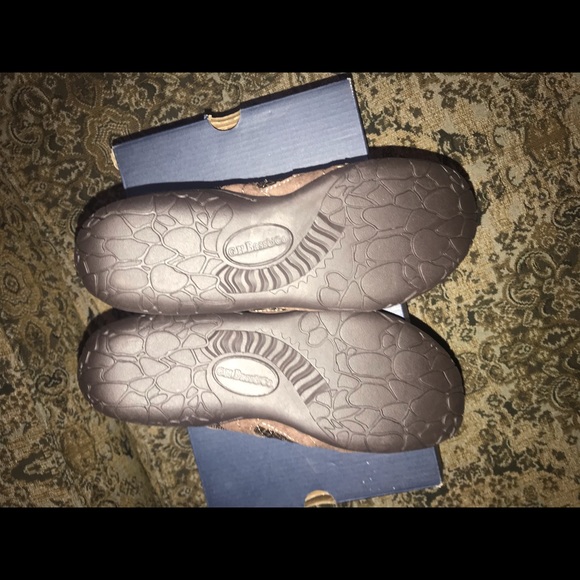 G.H. Bass & Co Bristol brown size 7m new in box - Picture 3 of 4